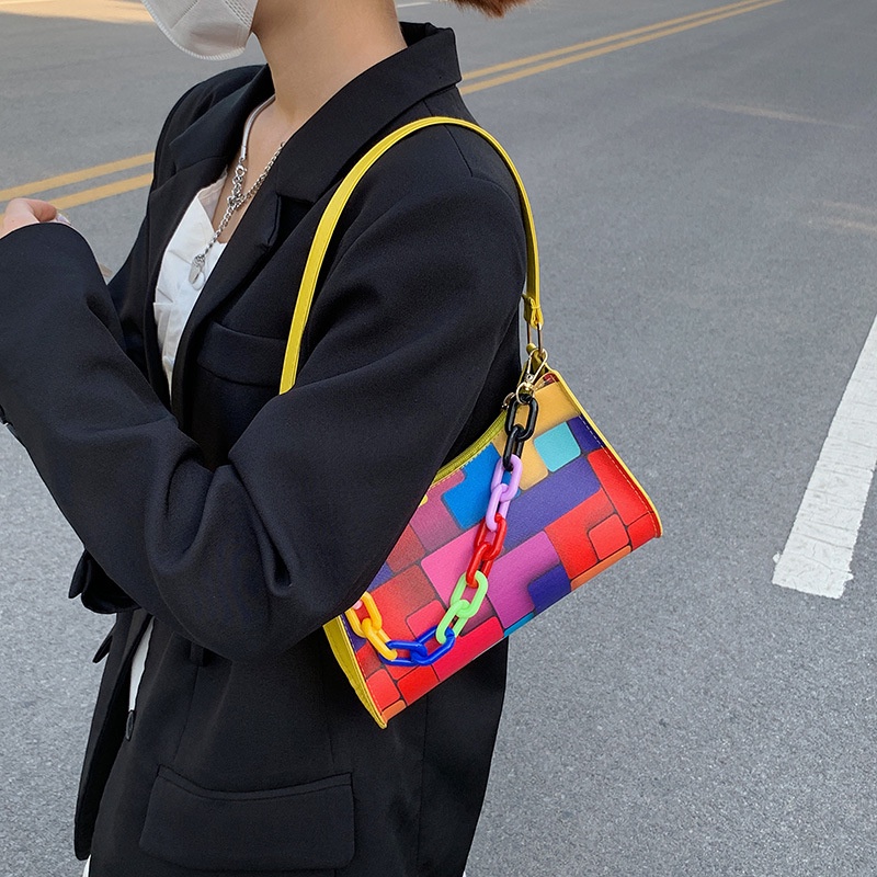 Túi Xách Đeo Vai Kiểu Vuông Nhỏ Phối Dây Xích Thời Trang Sành Điệu