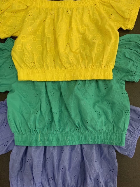 Áo croptop trễ vai