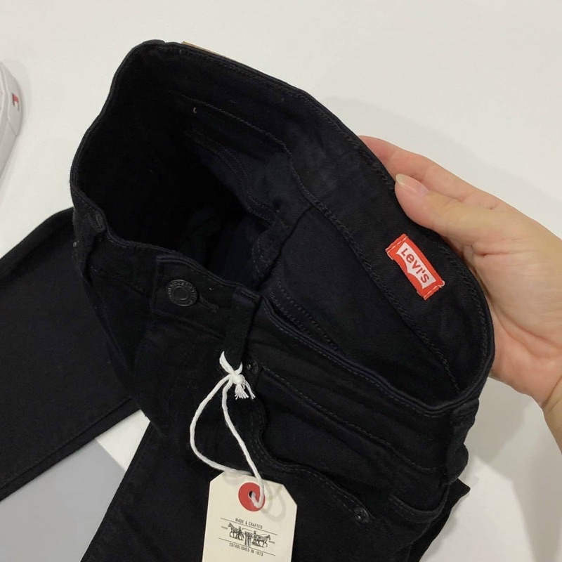 Quần Skinny Đen thêu túi LEVIS