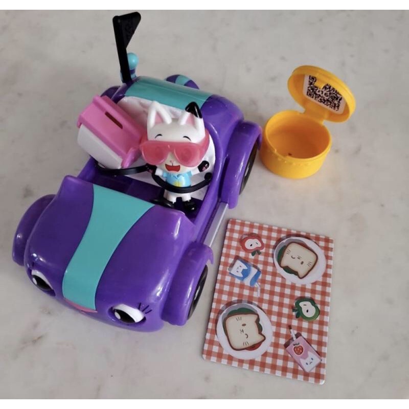 Đồ chơi Gabby Dollhouse: Bộ chú mèo và xe đi picnic có thể cử động mắt và đuôi