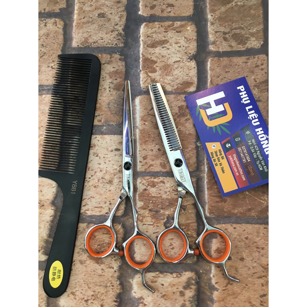 Kéo cắt tóc học viên