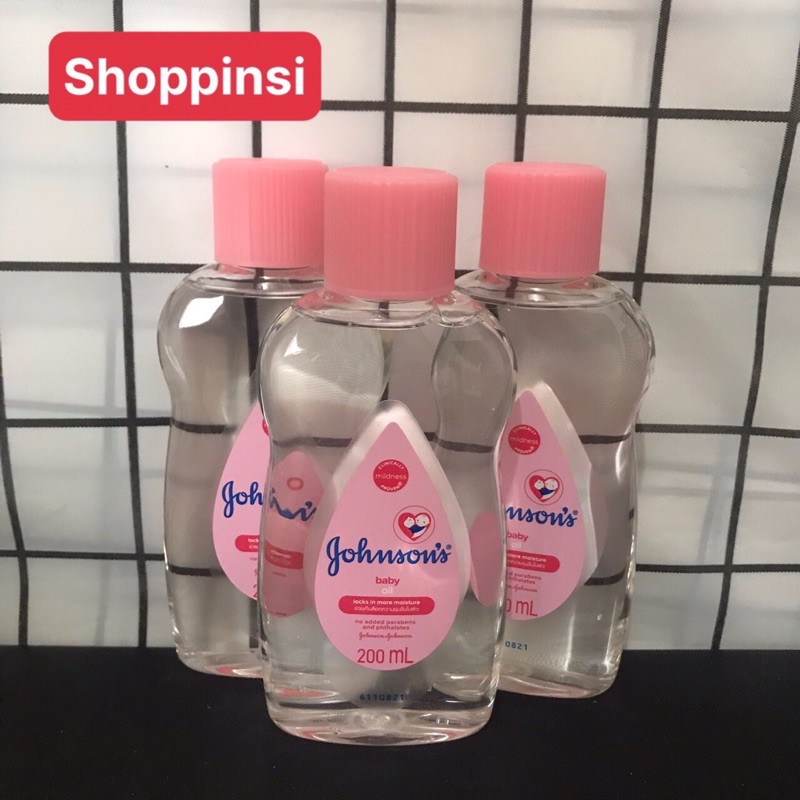 Dầu massage và dưỡng ẩm Baby Oil Johnson