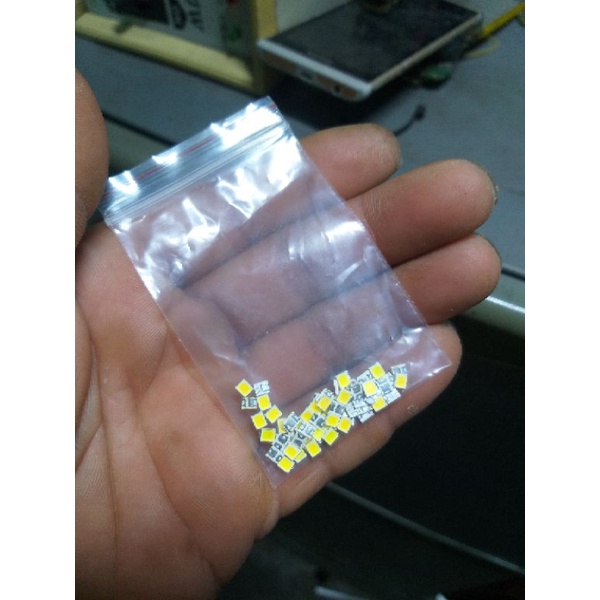 Combo 110 chip led 2835 siêu sáng điện áp 4vdc. ánh sáng trắng