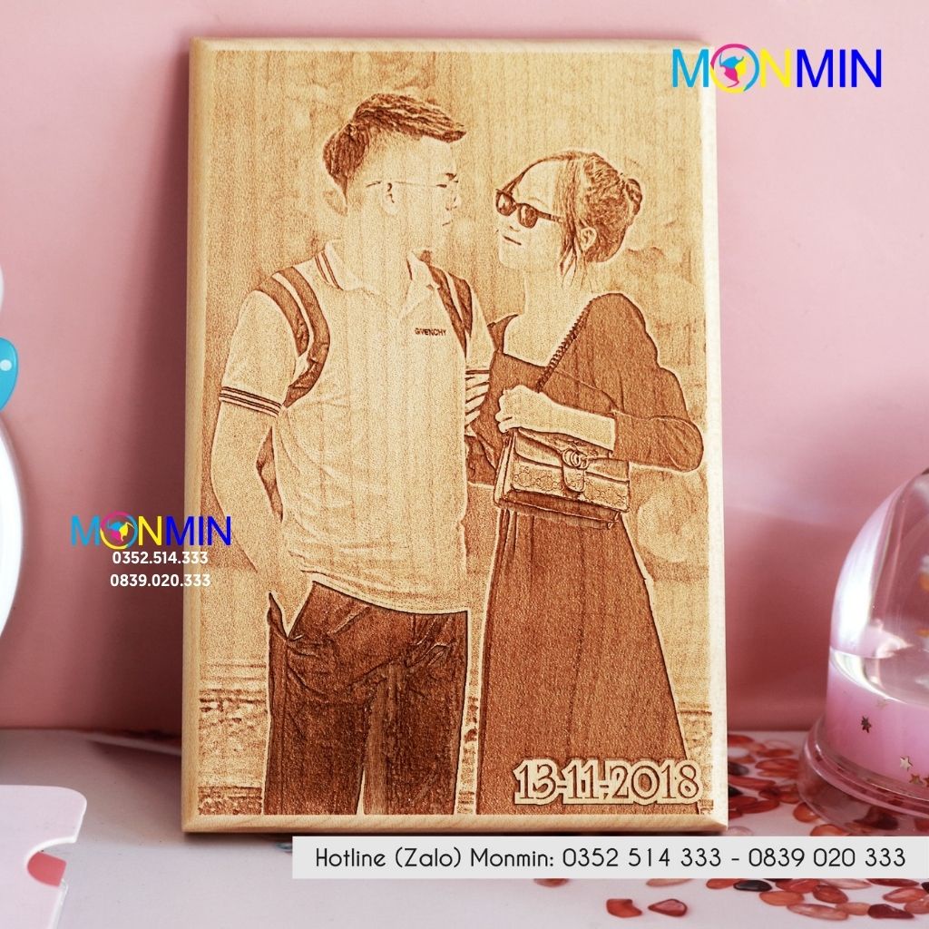Tranh gỗ Monmin để bàn khắc laser theo yêu cầu – Quà tặng kỷ niệm độc đáo