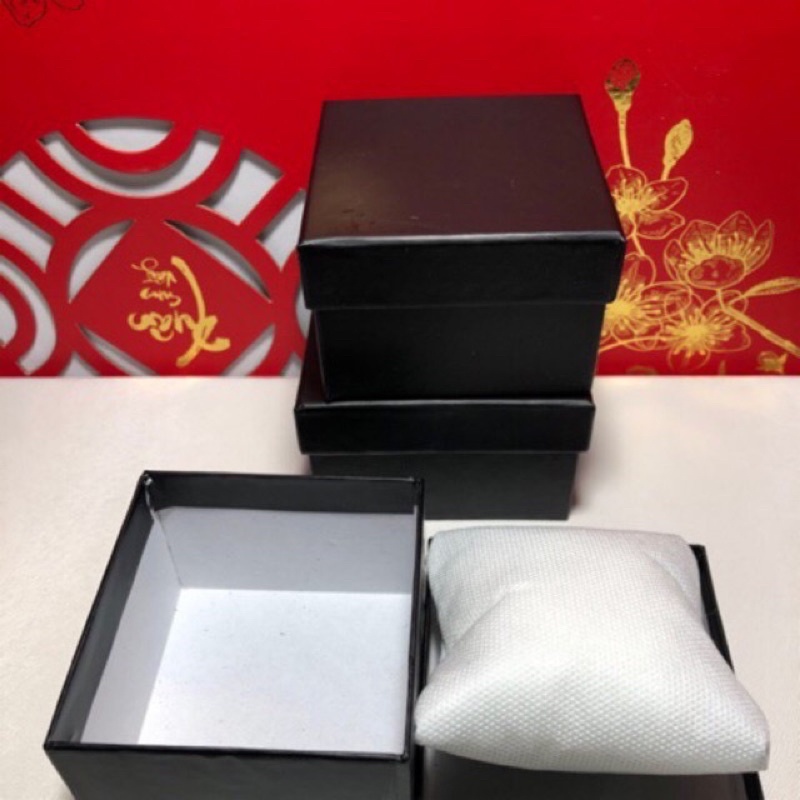 Hộp đồng hồ đen cứng cáp có gối đựng đồng hồ phụ kiện vòng tay