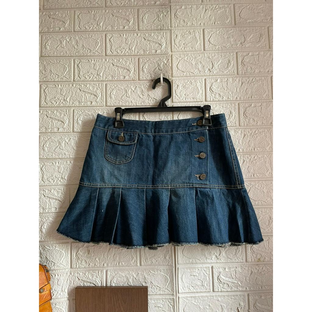 Chân váy jeans xếp ly cạp trễ