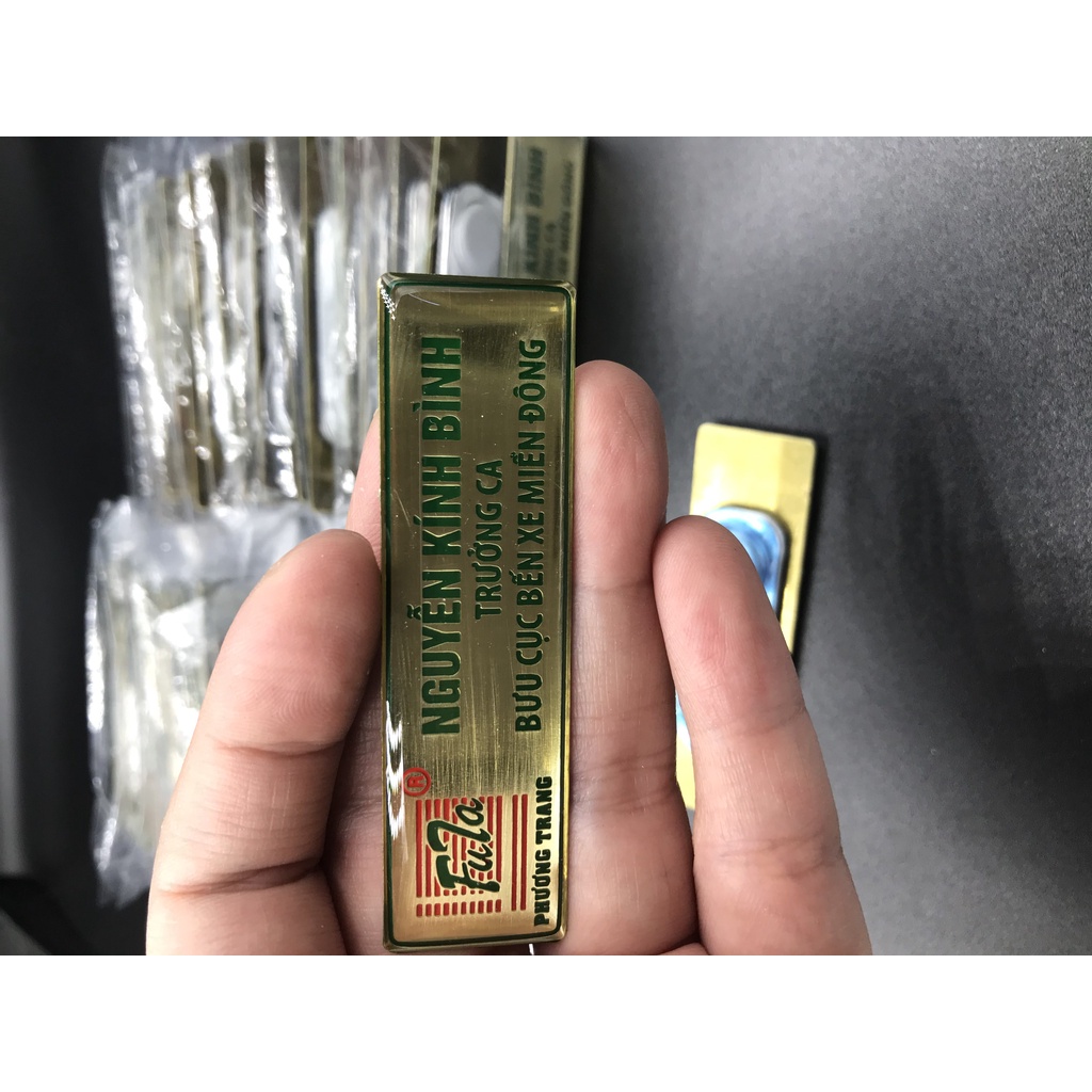 Bảng tên nhân viên