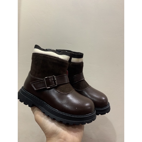 [Q9] Giày boot cho bé