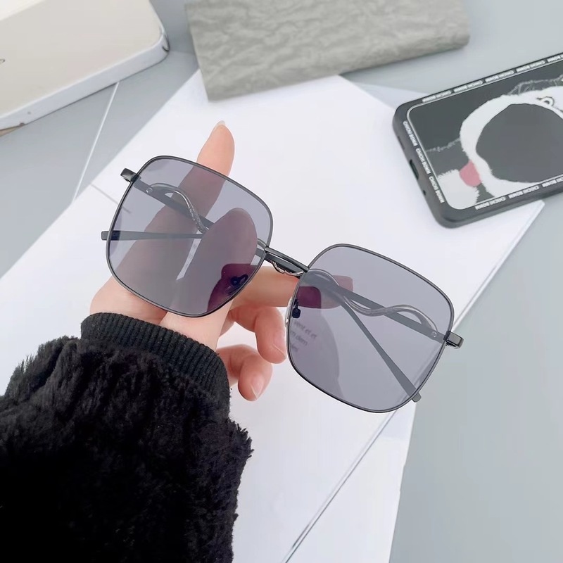 Kính Mát Gọng Vuông Bằng Kim Loại Thời Trang Cho Nữ
