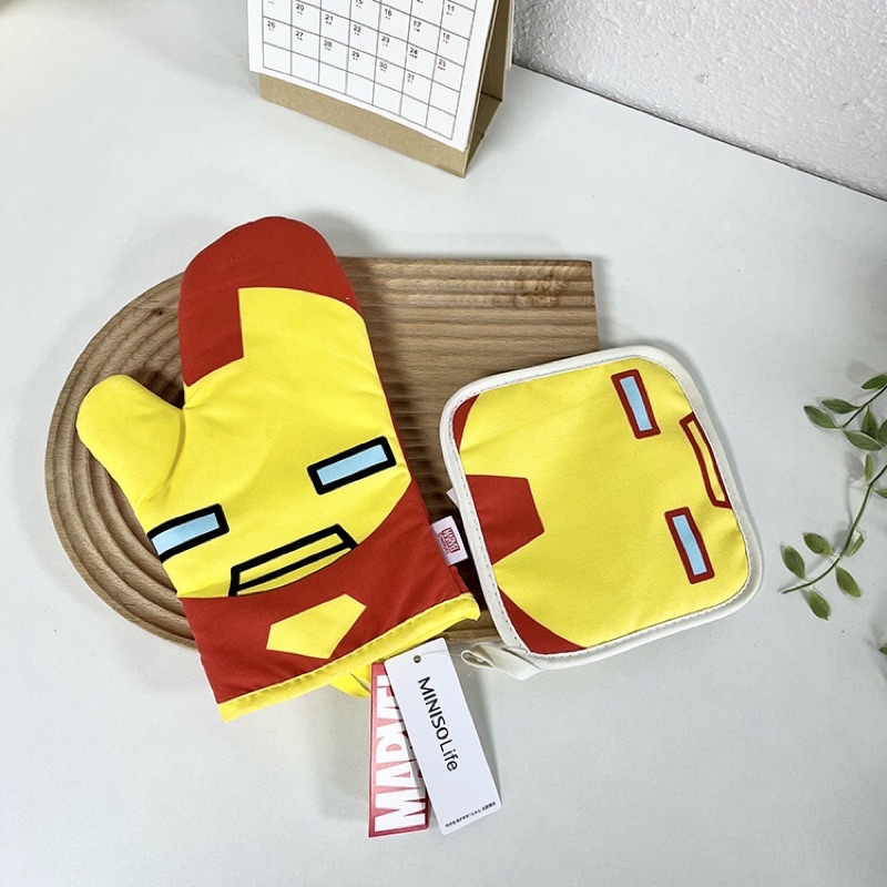 Set găng tay + lót nồi MinisoxMarvel người nhện, người sắt, người dơi 19$