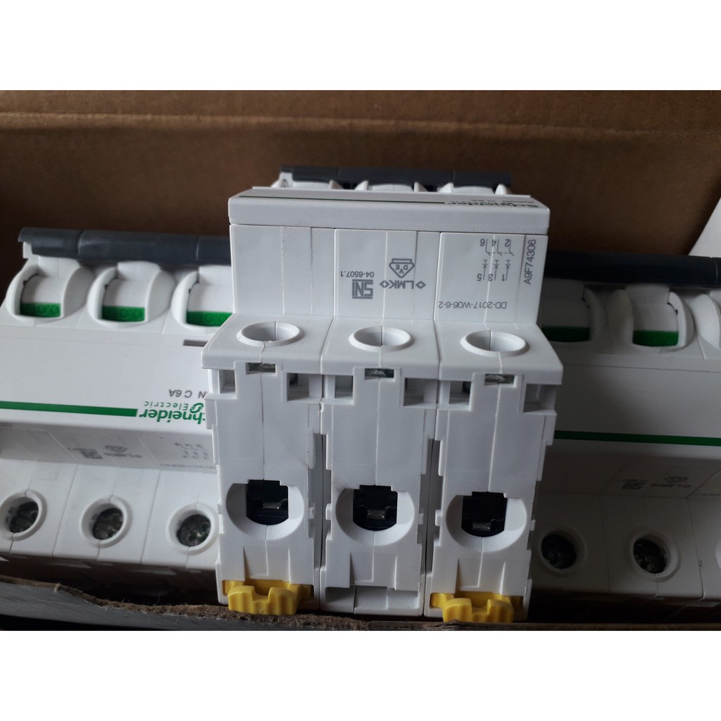 Cầu dao điện A9F74306 Schneider MCB 3P-6A Icu 6kA