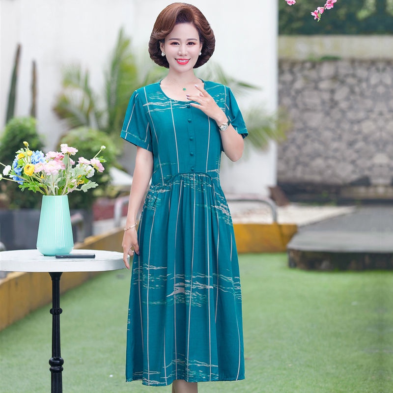 Quần áo phụ nữ trung niên và cao tuổi mùa hè, váy suông dài giữa mùa hè của mẹ