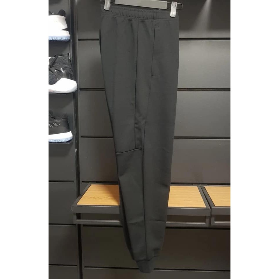 Quần thể thao nỉ Lining bó gấu
