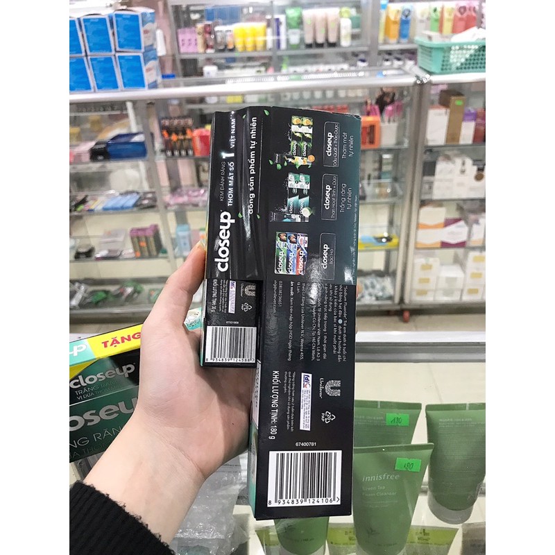 Kem đánh răng Closeup trắng răng dừa than hoạt tính 180g
