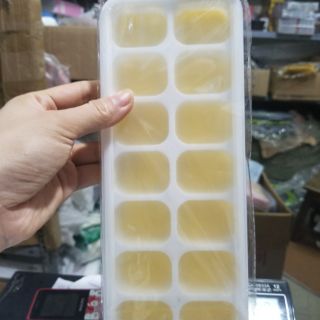 Khay làm đá silicon kèm nắp
