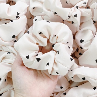 Cột tóc scrunchies hình tim