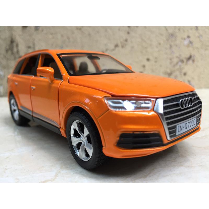 Mô hình xe AUDI Q7 2019 1:32