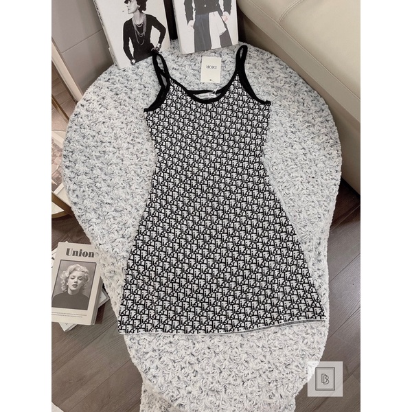 Đầm 2 dây dior len mongtoghi dáng A