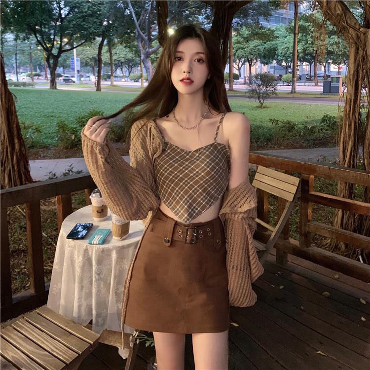 Set áo dệt kim áo hai dây croptop họa tiết kẻ sọc chân váy nâu phong cách ngọt ngào quyến rũ Shop Lim Boutique