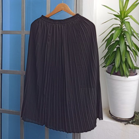CHÂN VÁY ĐEN XẾP LY SECONDHAND | BigBuy360 - bigbuy360.vn