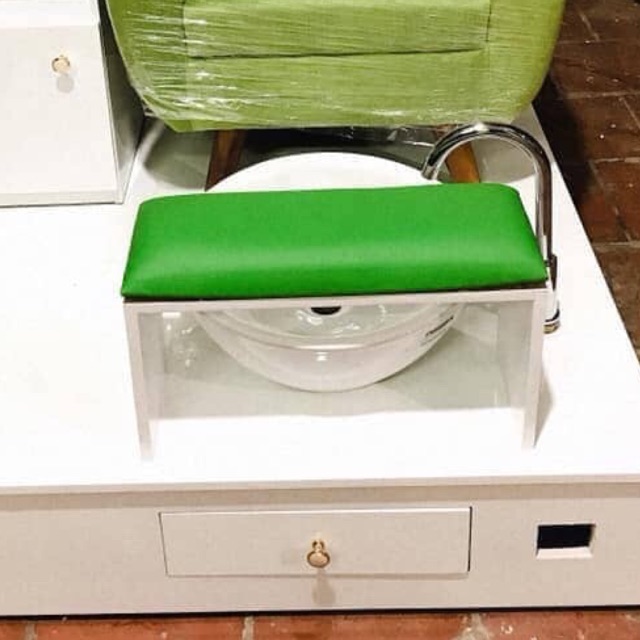 Kê chân gỗ làm nail
