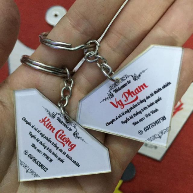Móc khóa logo in hình ghi chữ theo yêu cầu. Số lượng lớn
