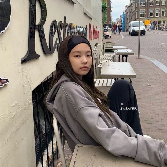 Sẵn Áo nỉ kéo khoá zip có mũ xám Jennie Lisa