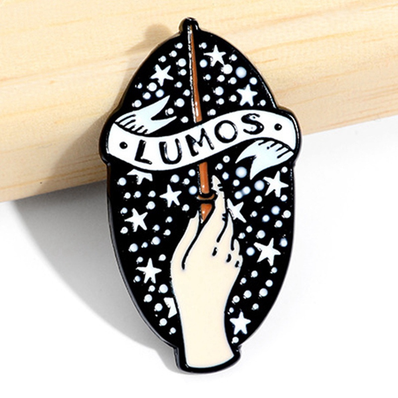Ghim cài áo hình gậy phép thuật sáng tạo