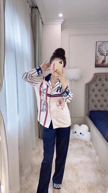 Pijama hoạ tiết chữ hiệu tdqd