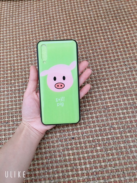 Ốp Heo Hồng nền xanh sam sung A50