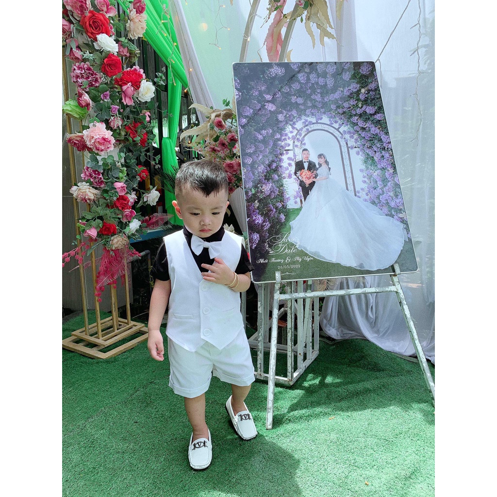 Set gile trắng kết hợp sơ mi đen ngắn tay cho bé trai