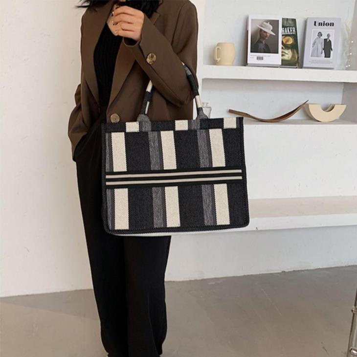 Túi Xách Nữ Kẻ Sọc Thời Trang 2020