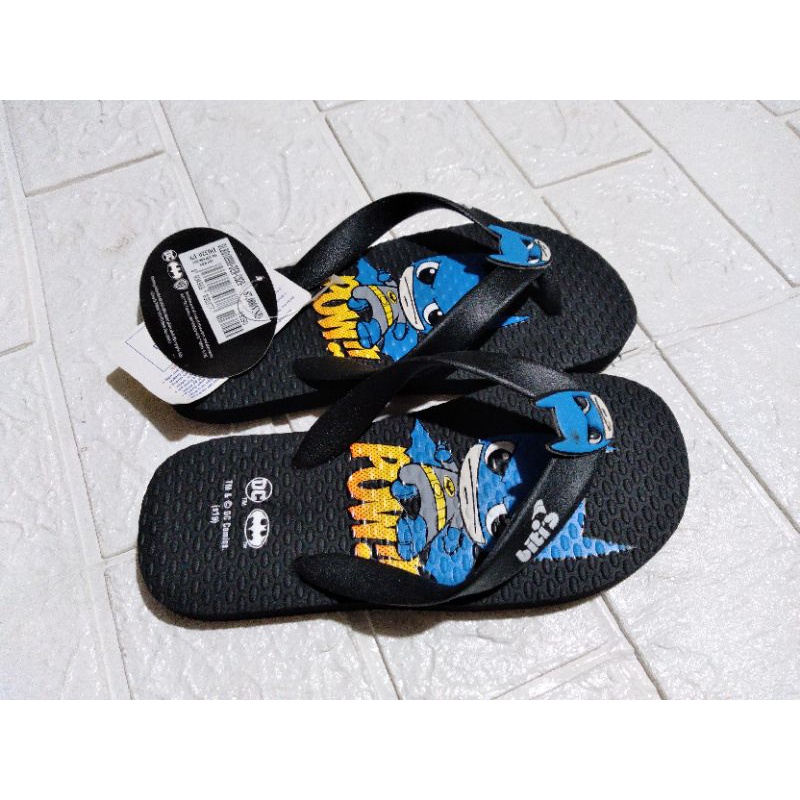 Dép xỏ ngón bé trai Batmann