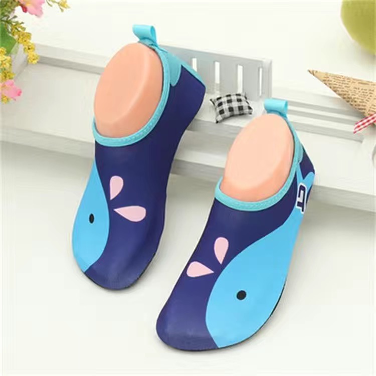 Giày đi biển đàn hồi thoáng khí thiết kế dễ thương cho bé