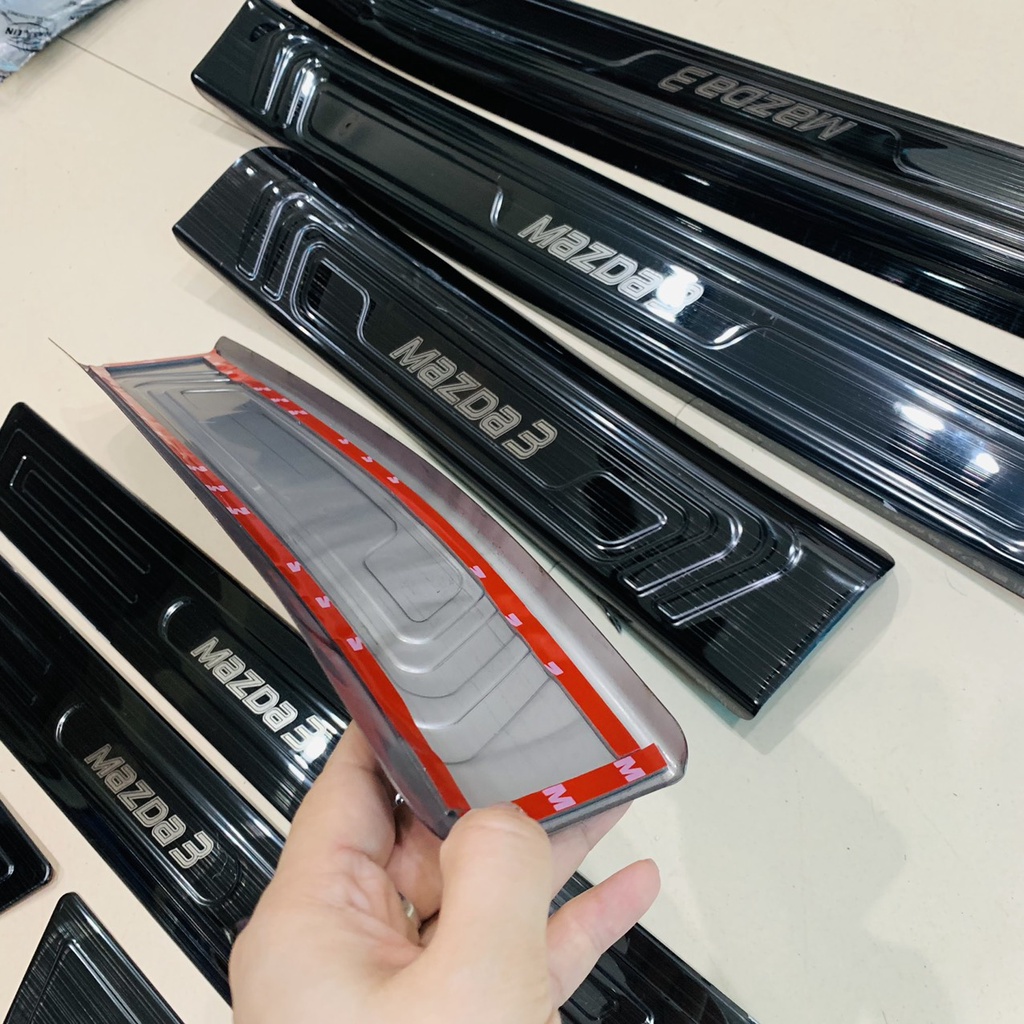 Ốp bậc cửa, nẹp bước chân xe Mazda 3 2020 20212022 2023 bản mới nhất
