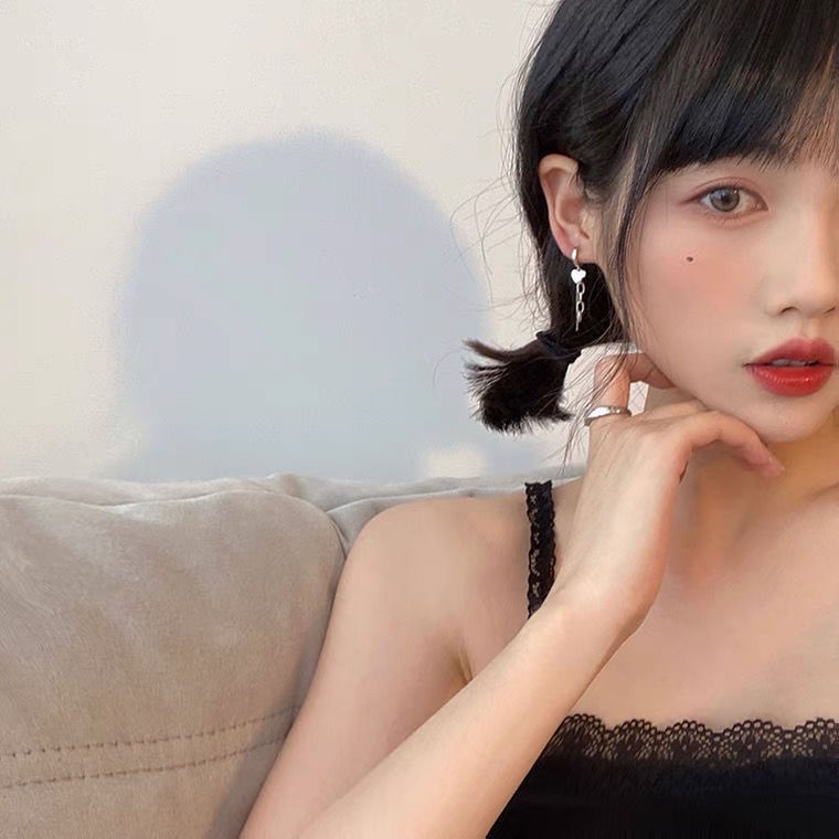 Bộ 4 / 6 Khuyên Tai Tua Rua Hình Trái Tim / Gấu Màu Đen Ngọt Ngào Cho Nữ