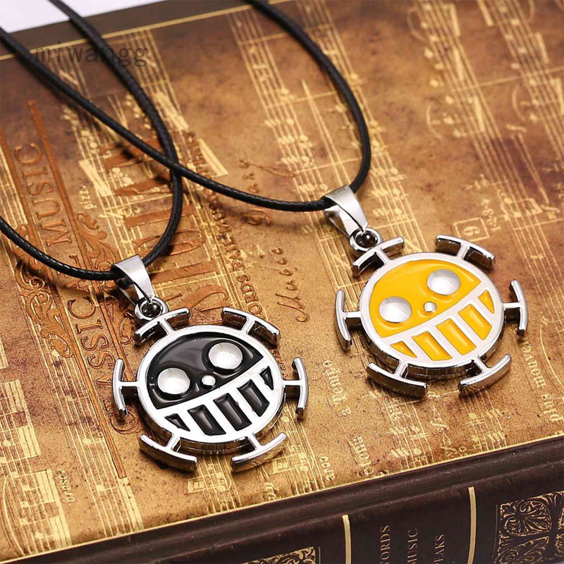 Vòng cổ mặt hình nhân vật Trafalgar trong phim hoạt hình One Piece