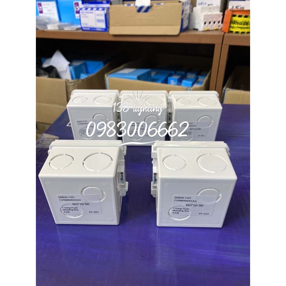 Đế âm âm tường chuẩn vuông Simon 60710-50 dùng cho E3,50,E6,I7,V8