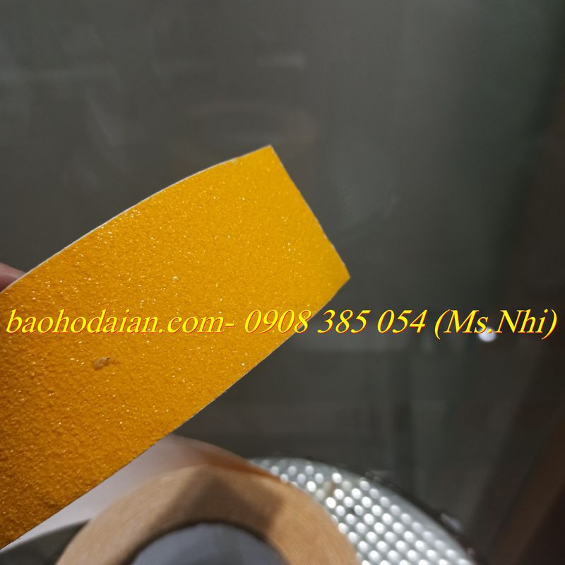 Băng keo dán nền chống trơn trượt Usafety bản 5cm dài 5m, nhiều màu sắc- Hình thật