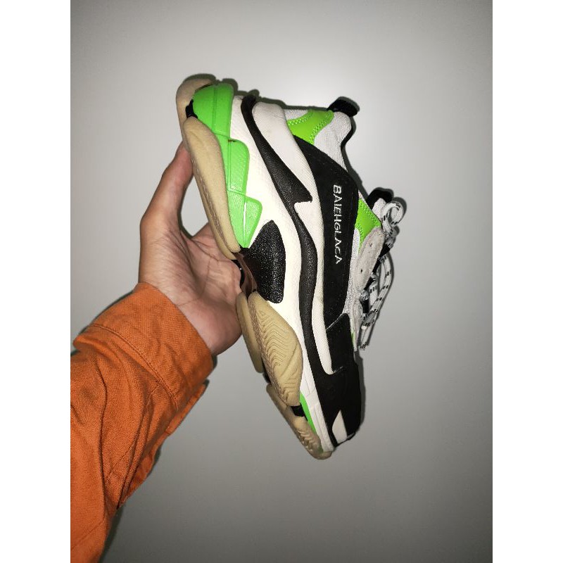 Giày lỗi chữ ( SALE THANH LÍ-FREE SHIP) | BigBuy360 - bigbuy360.vn