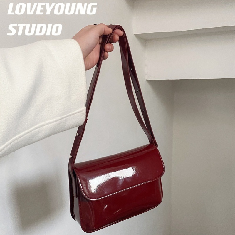 Túi Đeo Chéo Da Bóng Hình Vuông Nhỏ Màu Đỏ Tía Phong Cách retro 3.0 Gylb1636