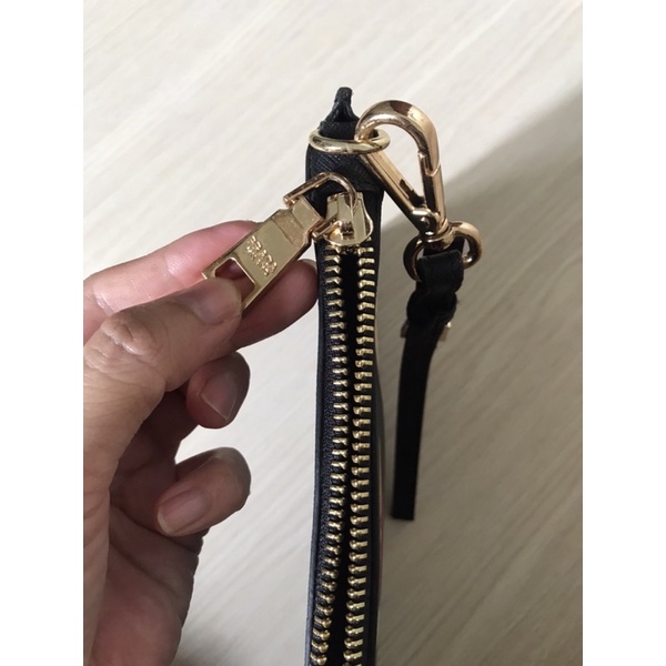 Túi cầm tay PRADA