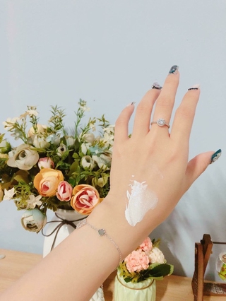 Lotion trắng da body queen perfect