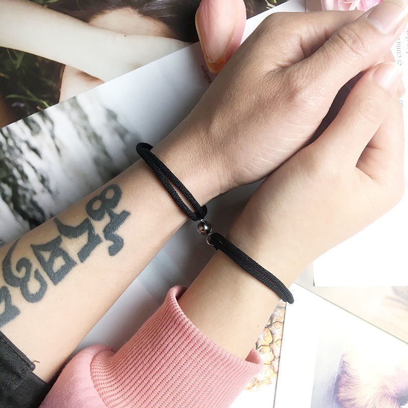 1 Cặp Vòng Tay Mặt Cười Có Nam Châm