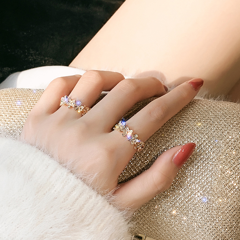 Nhẫn Thời Trang Đính Đá Zircon Cao Cấp Sang Trọng
