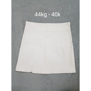 Chân váy trắng