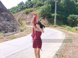 Váy 2 dây kẻ caro màu đỏ