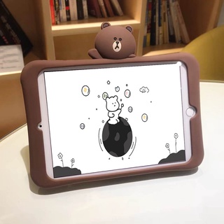 Ốp máy tính bảng gắn hình chú gấu Brown Apple iPad7th iPad8th iPad9 iPad10.2 iPad2 iPad3  iPad4 Air air2 mini1 mini2 mini3 mini4 mini5 iPad5 iPad6 Pro10.5 iPad9.7 Cover