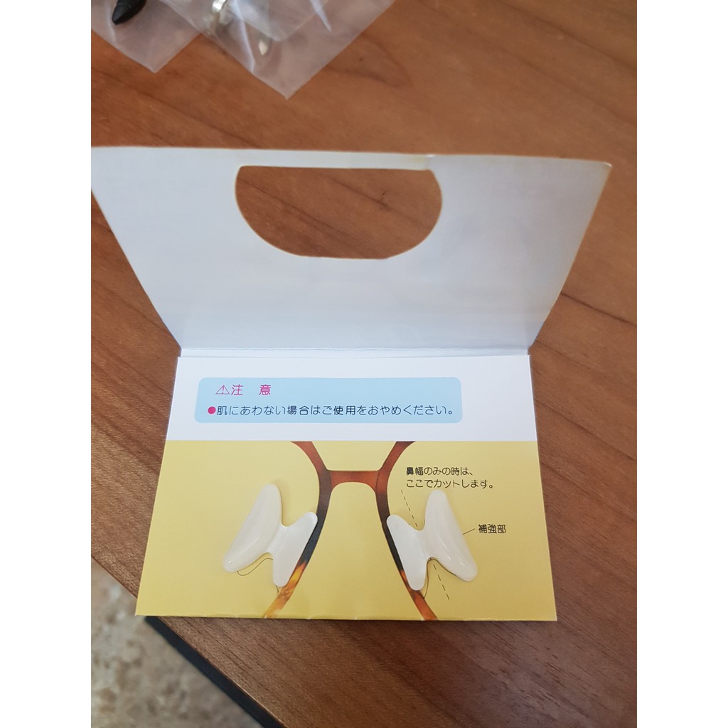 Miếng dán chống trượt đệm mũi cho các loại kính đầy tiện lợi | BigBuy360 - bigbuy360.vn