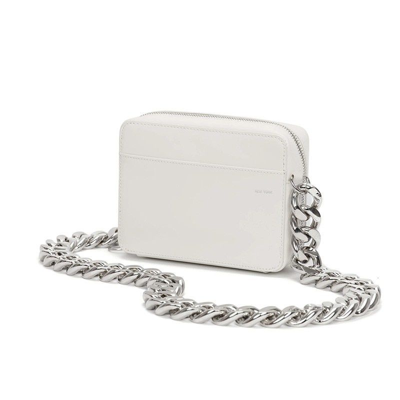 Túi Đeo Trước Ngực Màu Đen Phối Dây Xích Kim Loại Dày Dặn Cá Tính Dành Cho Nữ